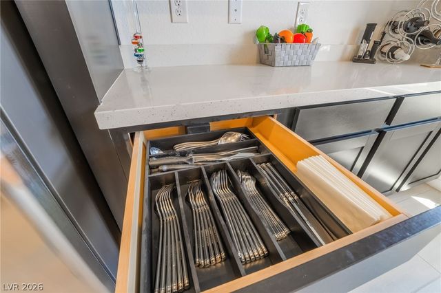 292 Whitney Crest Street, Henderson, NV 89015