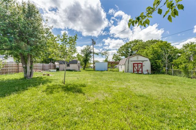 227 N 9th Street, Jacksboro, TX 76458