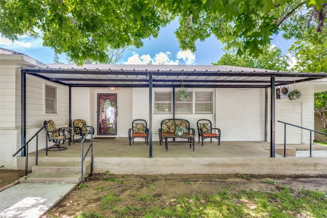 227 N 9th Street, Jacksboro, TX 76458