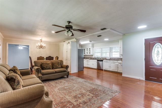 227 N 9th Street, Jacksboro, TX 76458