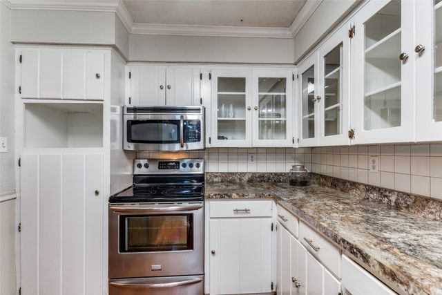 227 N 9th Street, Jacksboro, TX 76458