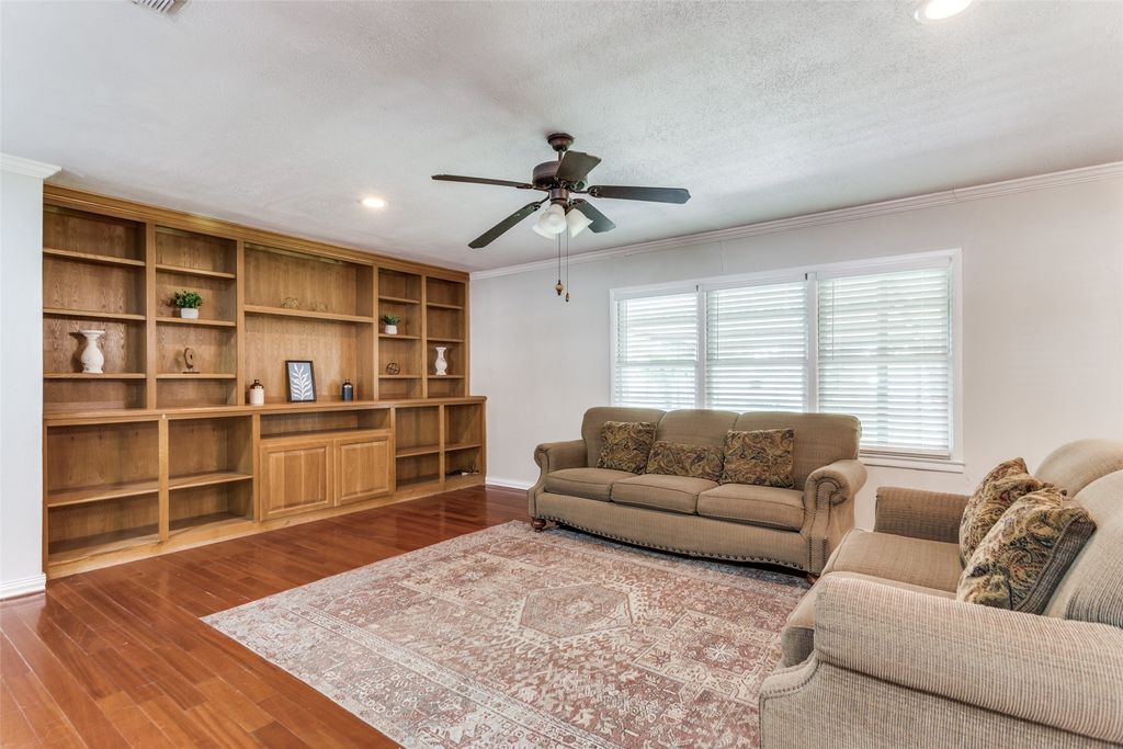 227 N 9th Street, Jacksboro, TX 76458