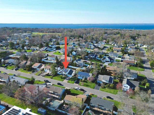 40 Hitching Post Lane, Glen Cove, NY 11542