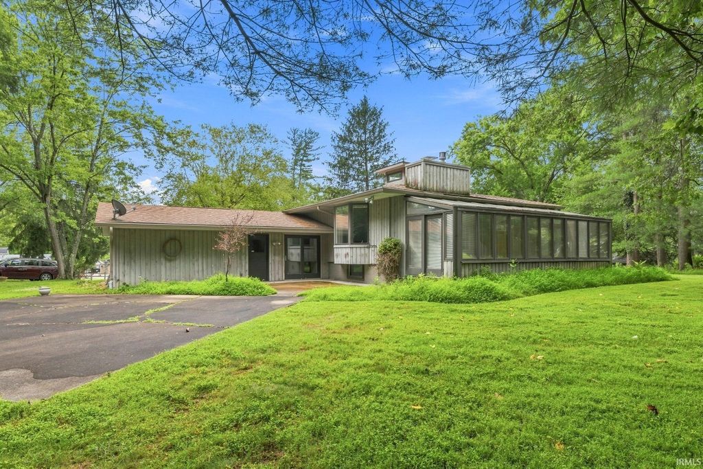 2202 Belhaven Court, Bloomington, IN 47401