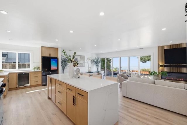 141 Rishell Drive, Oakland, CA 94619