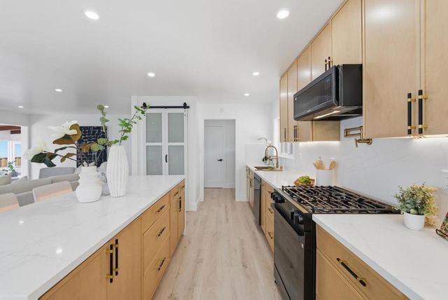 141 Rishell Drive, Oakland, CA 94619