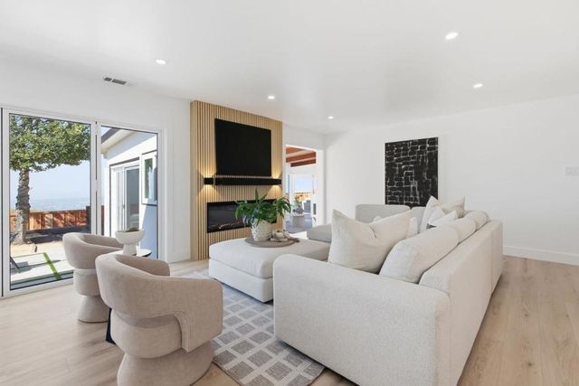 141 Rishell Drive, Oakland, CA 94619