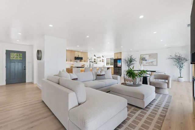 141 Rishell Drive, Oakland, CA 94619