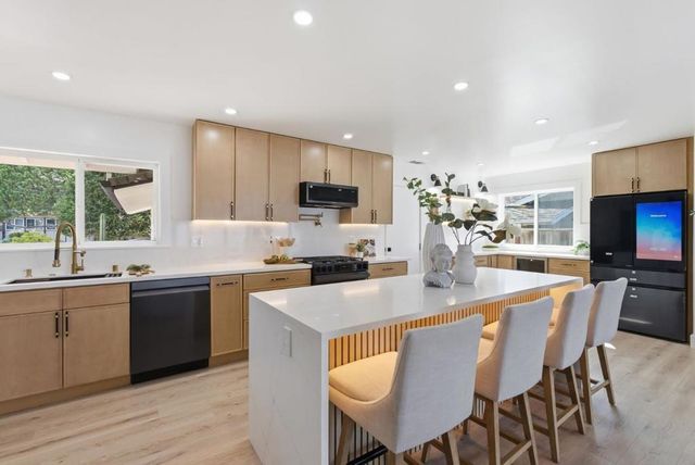 141 Rishell Drive, Oakland, CA 94619