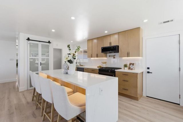141 Rishell Drive, Oakland, CA 94619