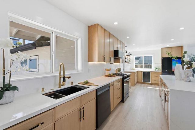 141 Rishell Drive, Oakland, CA 94619