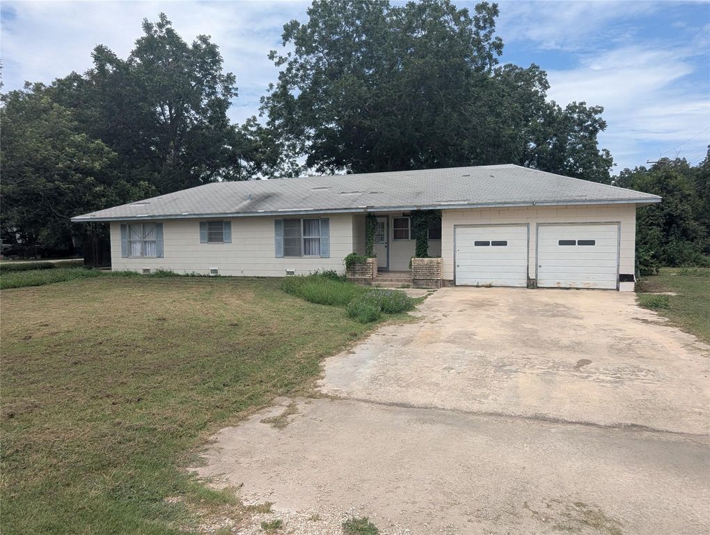 201 W Eckhart Ave, Thrall, TX 76578
