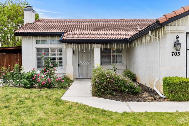705 Harvest Creek Road, Bakersfield, CA 93312
