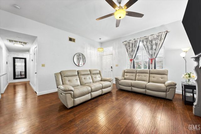 705 Harvest Creek Road, Bakersfield, CA 93312