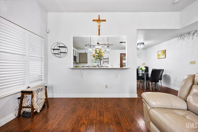 705 Harvest Creek Road, Bakersfield, CA 93312