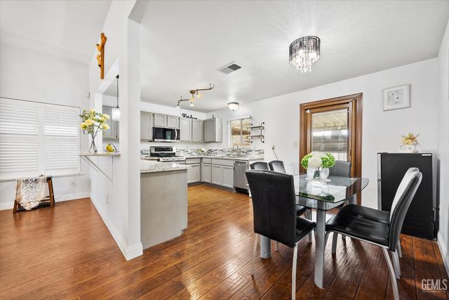 705 Harvest Creek Road, Bakersfield, CA 93312