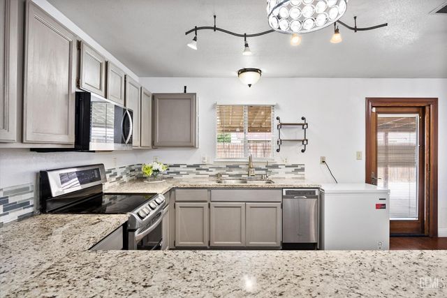 705 Harvest Creek Road, Bakersfield, CA 93312