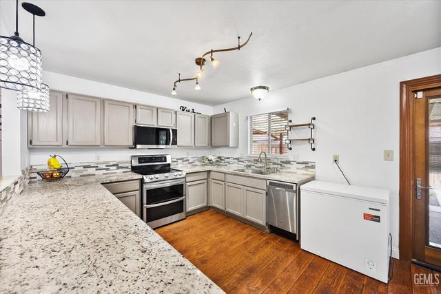 705 Harvest Creek Road, Bakersfield, CA 93312