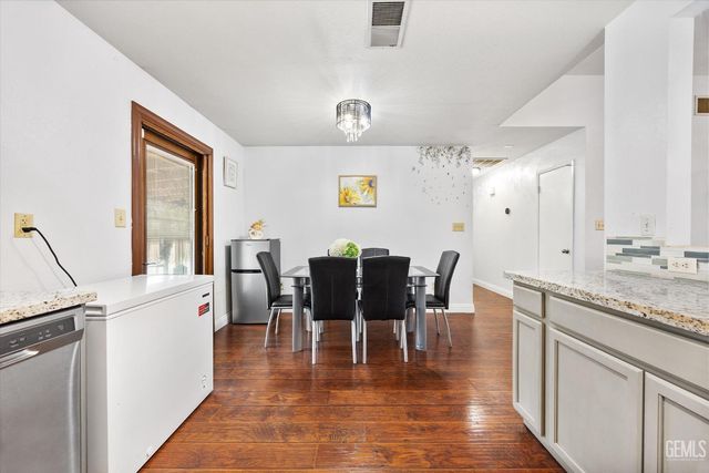 705 Harvest Creek Road, Bakersfield, CA 93312