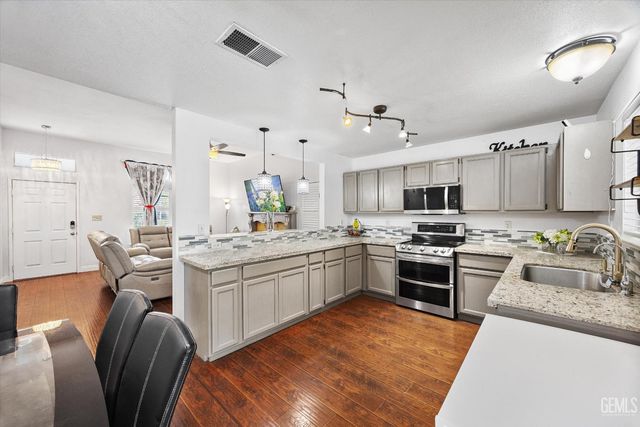 705 Harvest Creek Road, Bakersfield, CA 93312