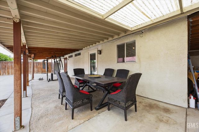 705 Harvest Creek Road, Bakersfield, CA 93312