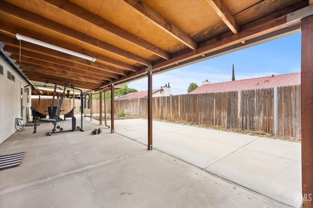 705 Harvest Creek Road, Bakersfield, CA 93312