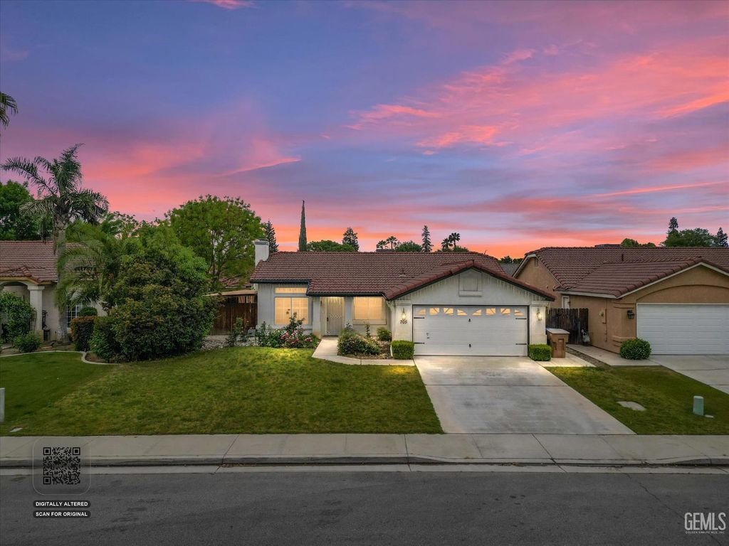 705 Harvest Creek Road, Bakersfield, CA 93312