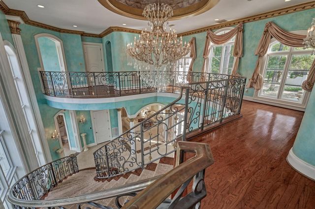206 N Tranquil Path, The Woodlands, TX 77380
