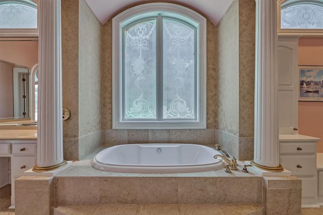 206 N Tranquil Path, The Woodlands, TX 77380