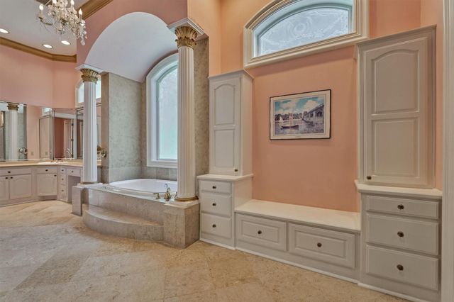 206 N Tranquil Path, The Woodlands, TX 77380