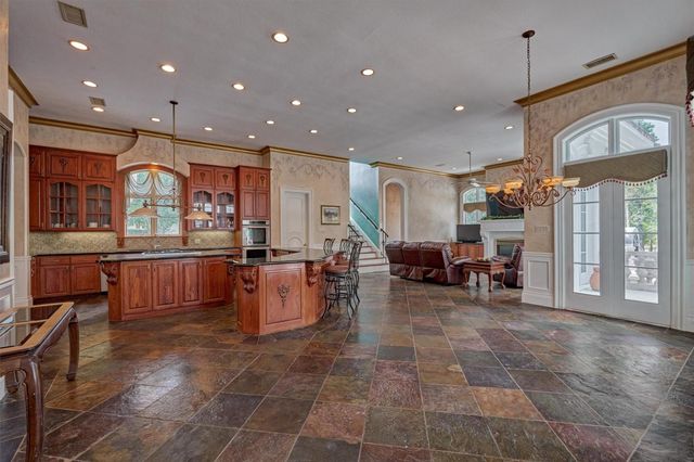 206 N Tranquil Path, The Woodlands, TX 77380