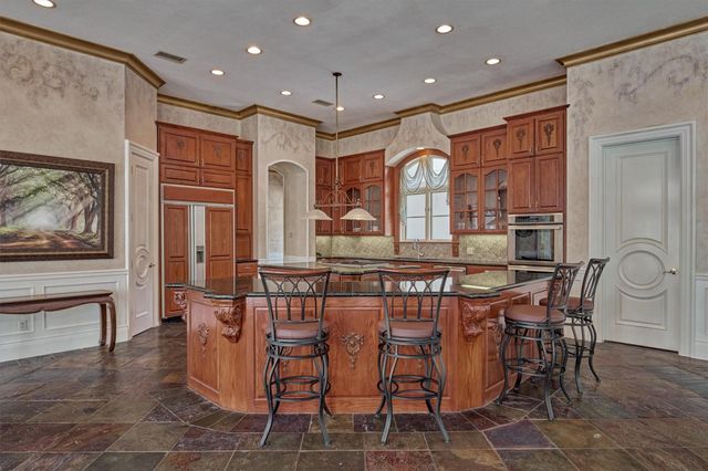 206 N Tranquil Path, The Woodlands, TX 77380