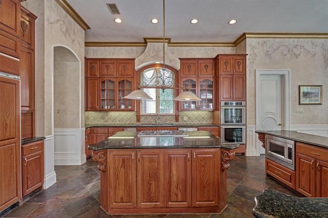 206 N Tranquil Path, The Woodlands, TX 77380