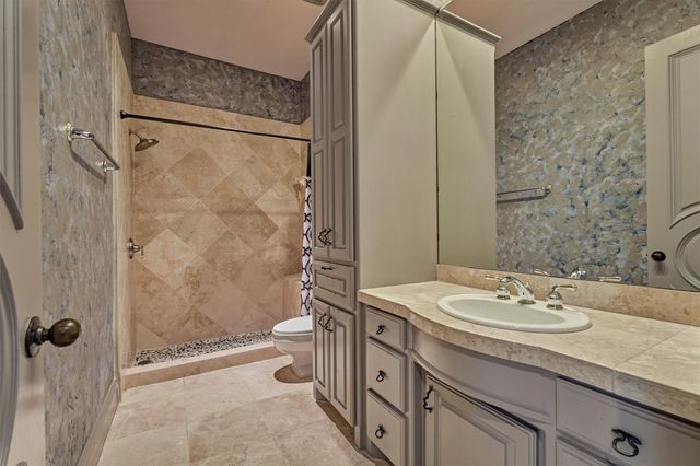 206 N Tranquil Path, The Woodlands, TX 77380