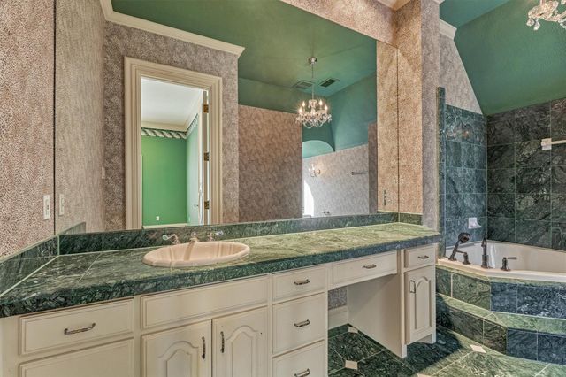206 N Tranquil Path, The Woodlands, TX 77380