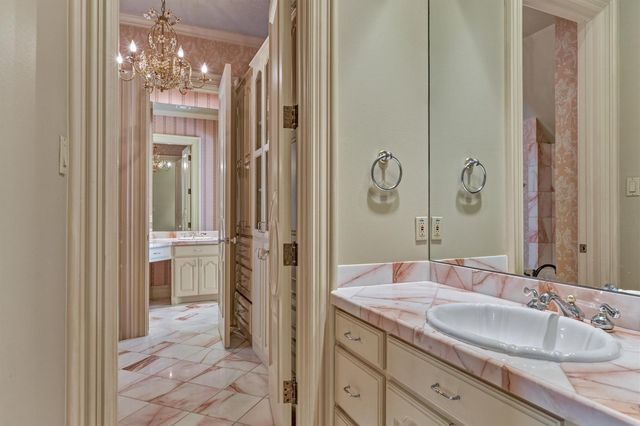 206 N Tranquil Path, The Woodlands, TX 77380
