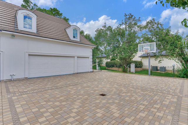 206 N Tranquil Path, The Woodlands, TX 77380