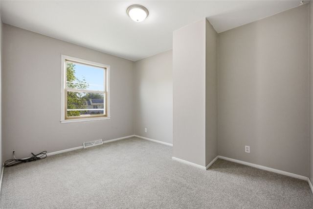 5701 Gordon Court NW, Cedar Rapids, IA 52405