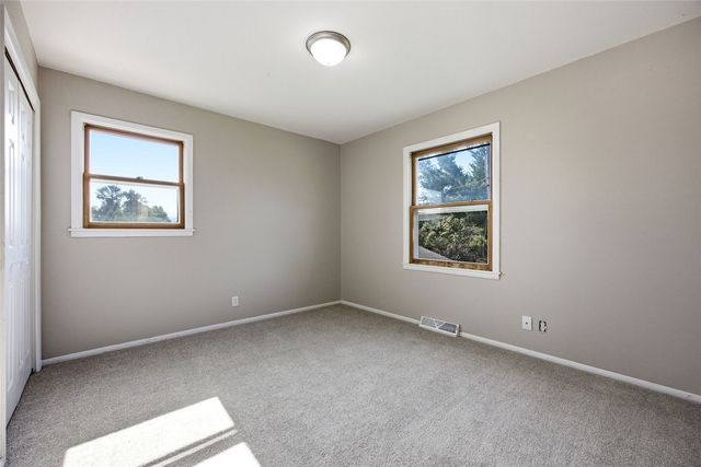 5701 Gordon Court NW, Cedar Rapids, IA 52405
