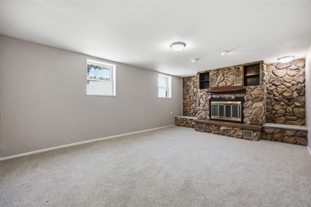 5701 Gordon Court NW, Cedar Rapids, IA 52405
