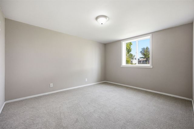 5701 Gordon Court NW, Cedar Rapids, IA 52405