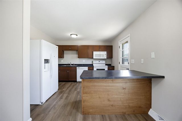 5701 Gordon Court NW, Cedar Rapids, IA 52405