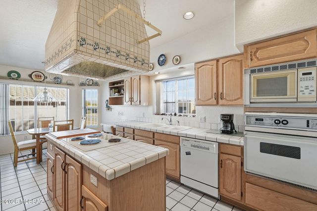 132 W Calle Manantial Kent, Green Valley, AZ 85614