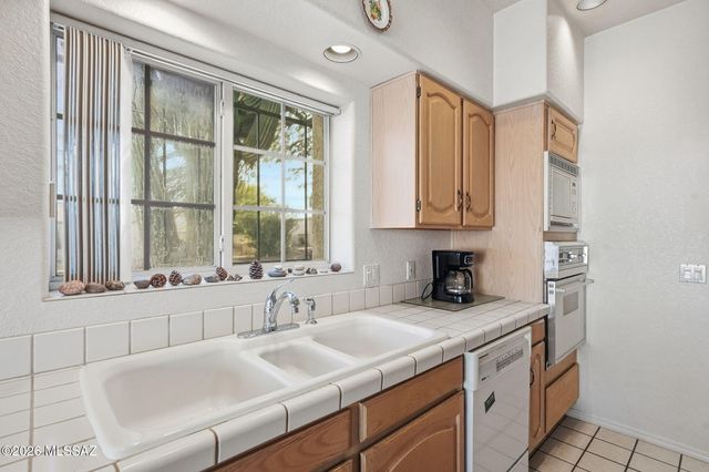 132 W Calle Manantial Kent, Green Valley, AZ 85614