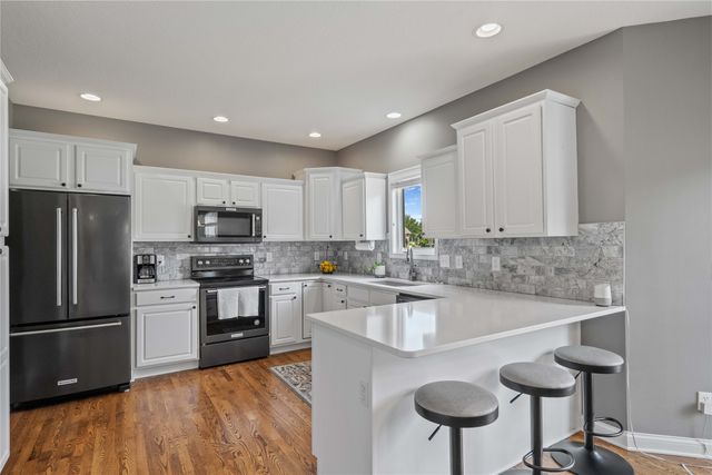 7885 Boulder Court, West Des Moines, IA 50266