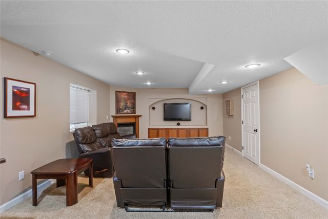 7885 Boulder Court, West Des Moines, IA 50266