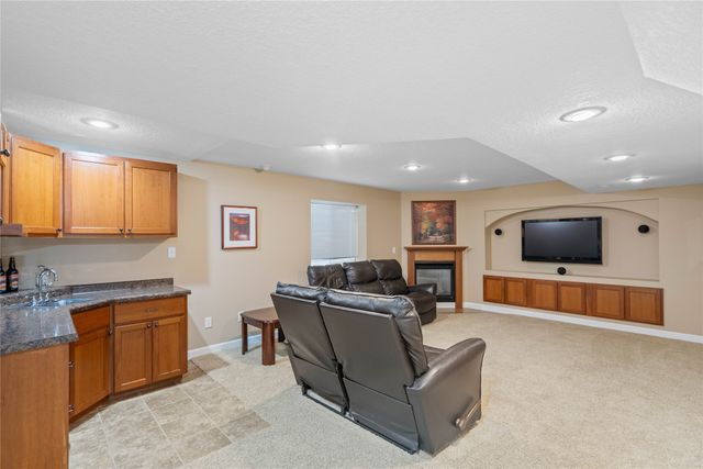 7885 Boulder Court, West Des Moines, IA 50266
