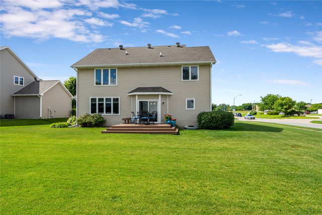 7885 Boulder Court, West Des Moines, IA 50266