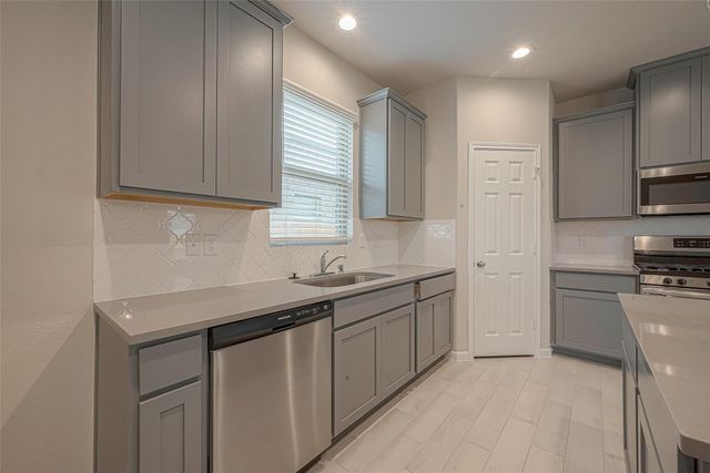2814 Rockwood Drive, Iowa Colony, TX 77583