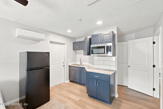 5032 FOXBORO Road, Jacksonville, FL 32208